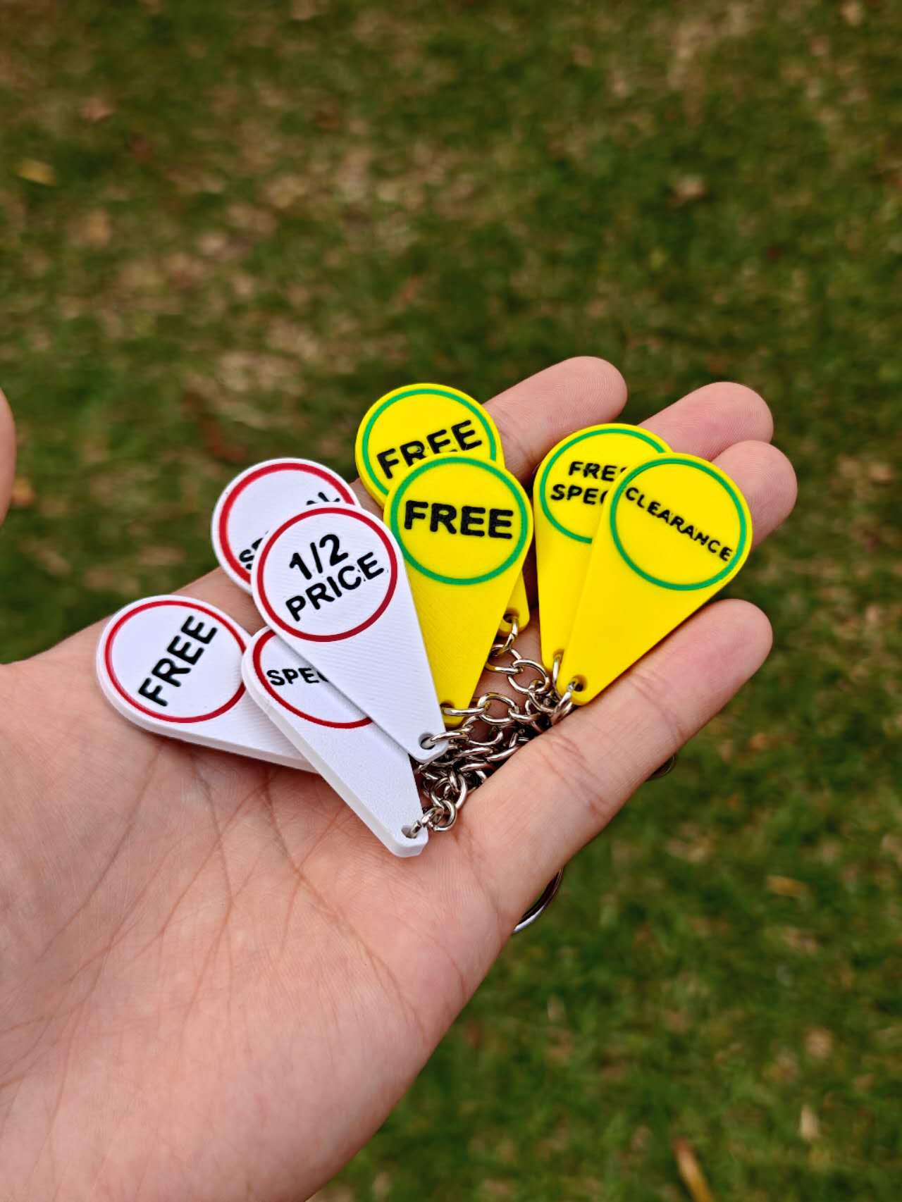 Shopping Trolley Token Keychain – Reusable Coin Replacement with Woolworths &amp; Coles Deal Tags