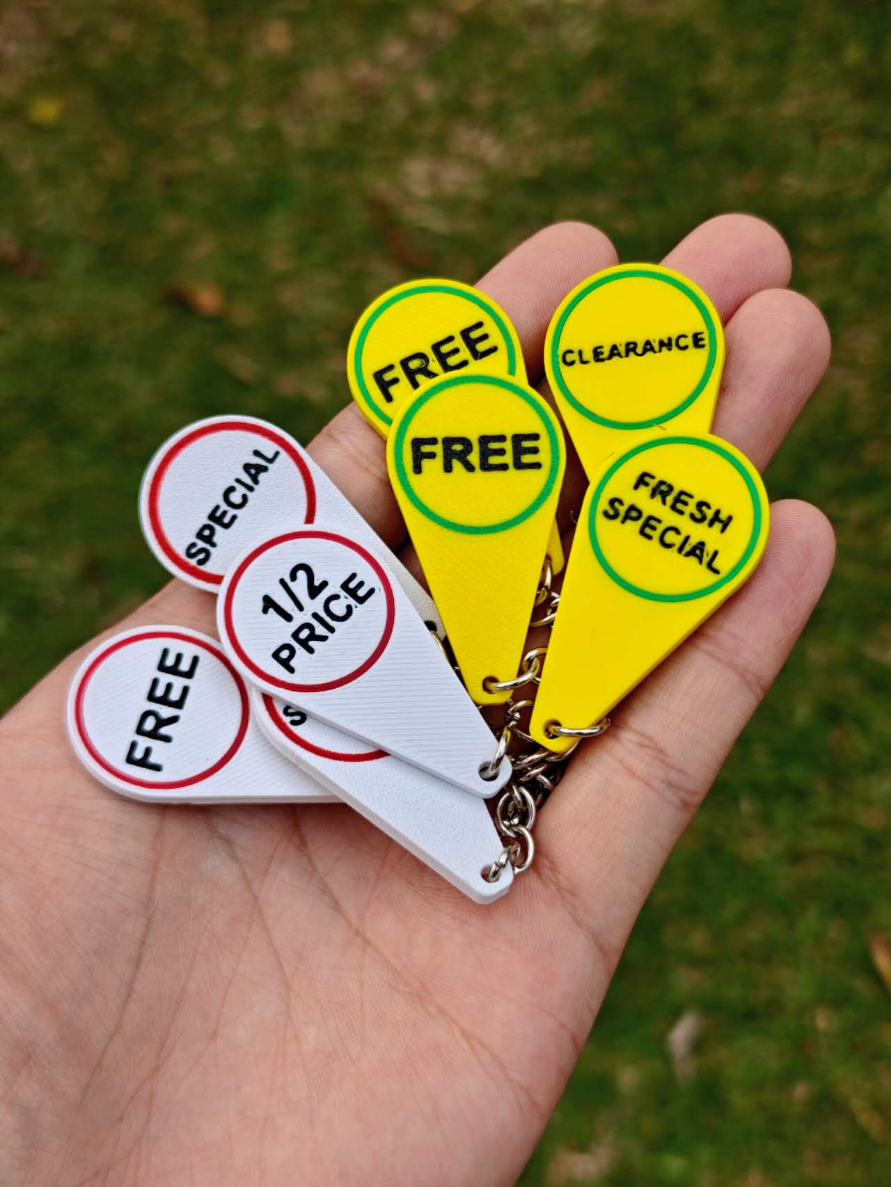 Shopping Trolley Token Keychain – Reusable Coin Replacement with Woolworths &amp; Coles Deal Tags