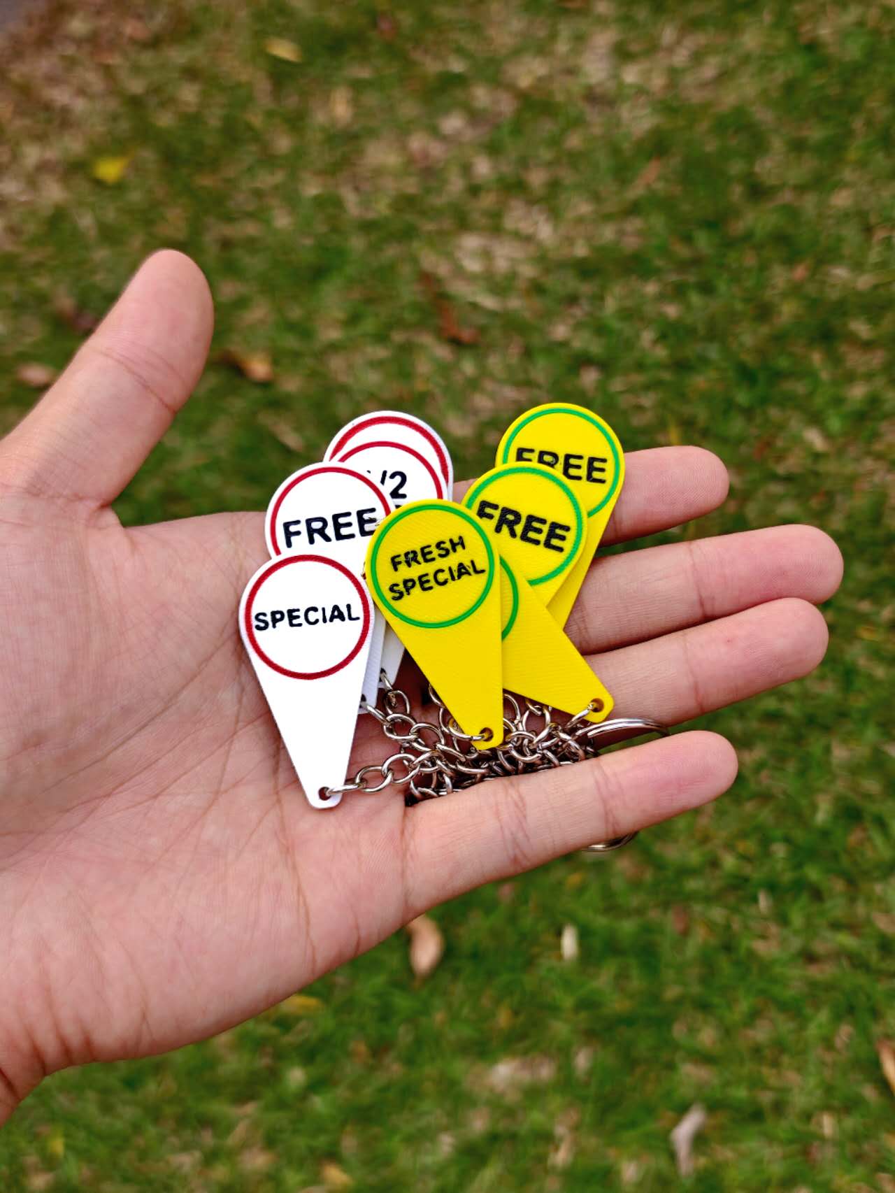 Shopping Trolley Token Keychain – Reusable Coin Replacement with Woolworths &amp; Coles Deal Tags